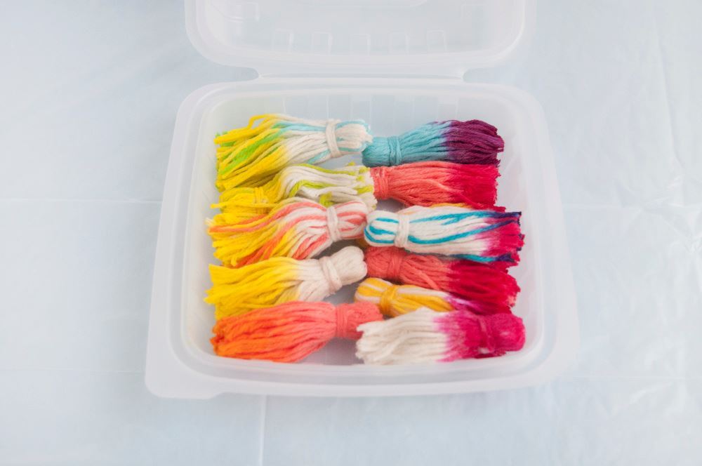 Tie-Dye Tassel Baskets with Tulip Two-Minute Tie Dye